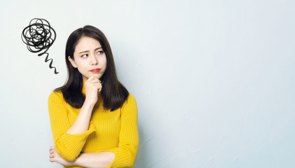 悩む女性
