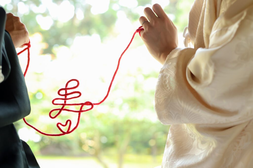 和装の結婚式と赤い糸