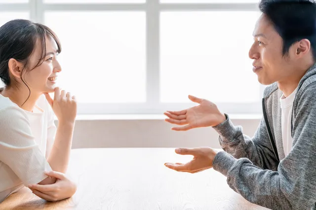 対話する男女